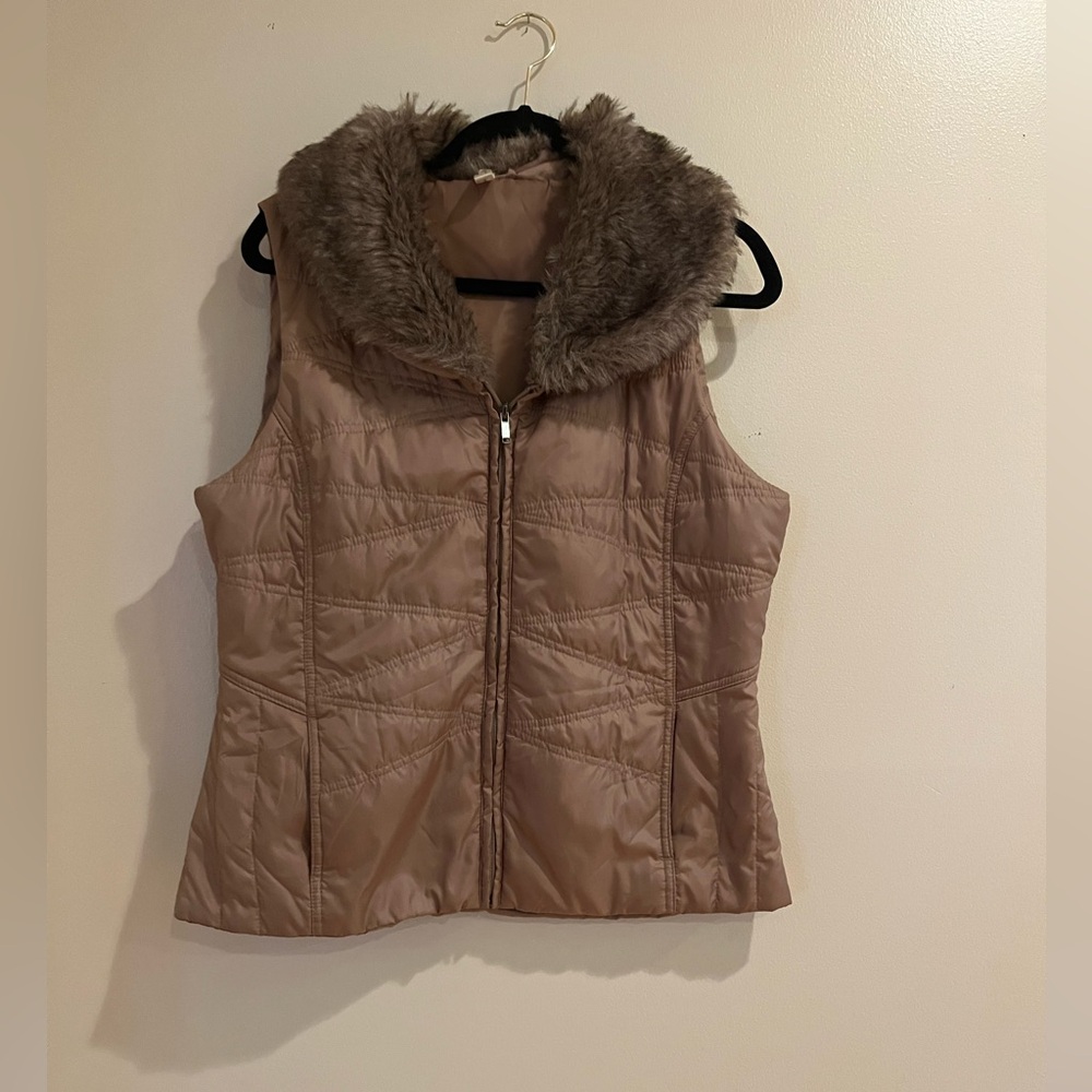 Women's Tan Quilted Vest with Faux Fur Collar